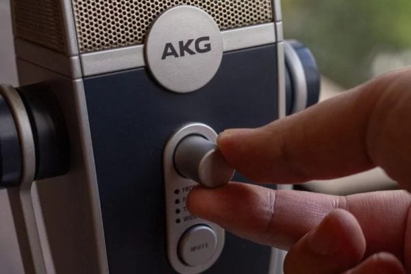 akg-lyra-volume